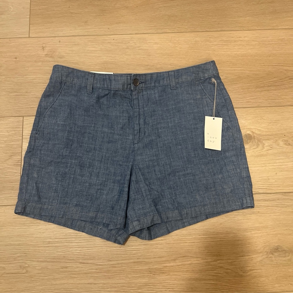 A New Day Shorts Women's Size 14 Blue Chambray Mid Rise Buttoned Pockets NEW